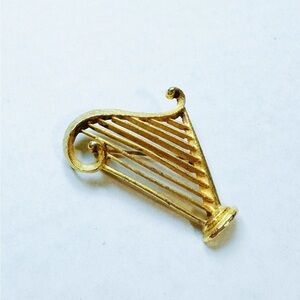 Tara - Vintage Gold Harp Brooch